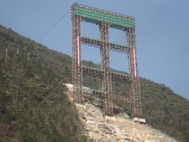 阳光中的塔架2.jpg
