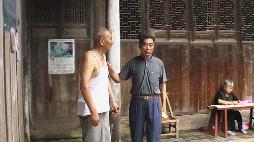 亲切交谈