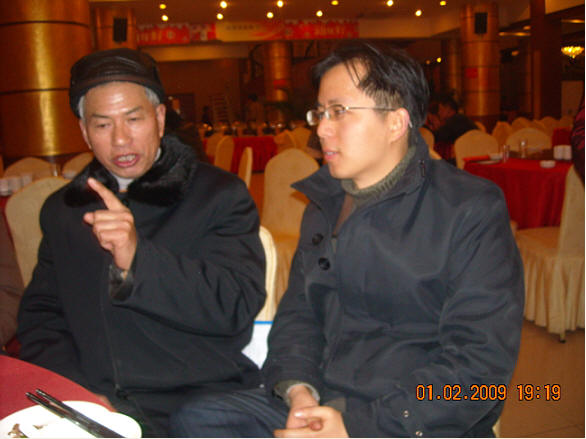 振亮先生在和汪海总裁细话什么？