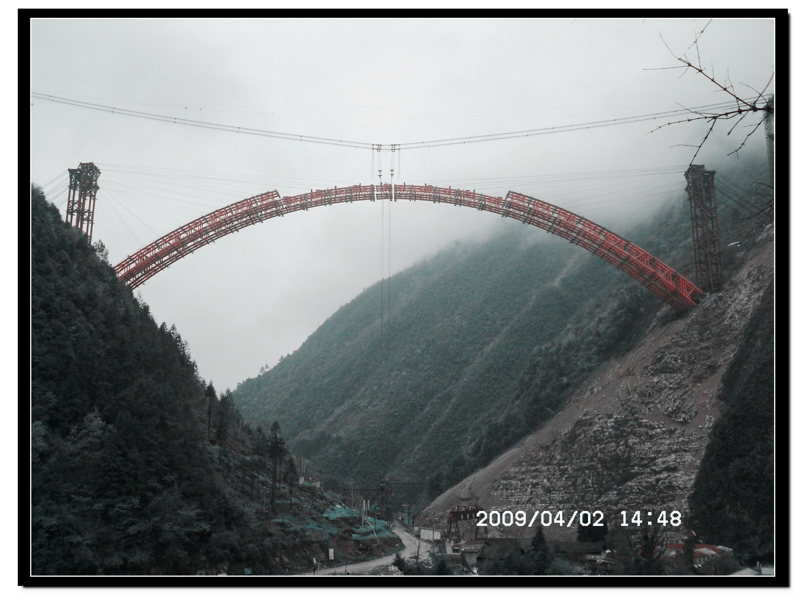 雪中钢管拱合拢.jpg