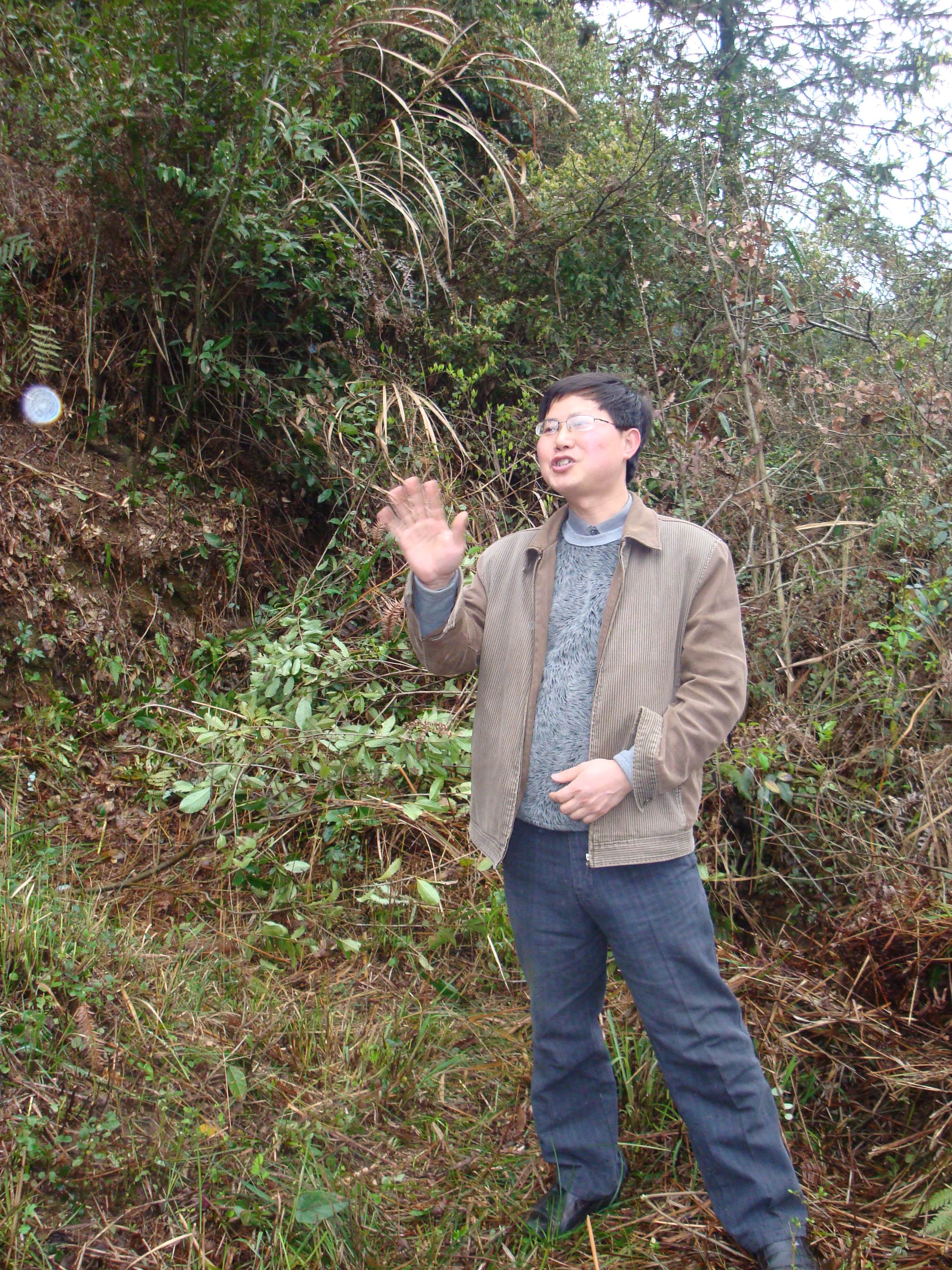 29在起祖坟旁.jpg