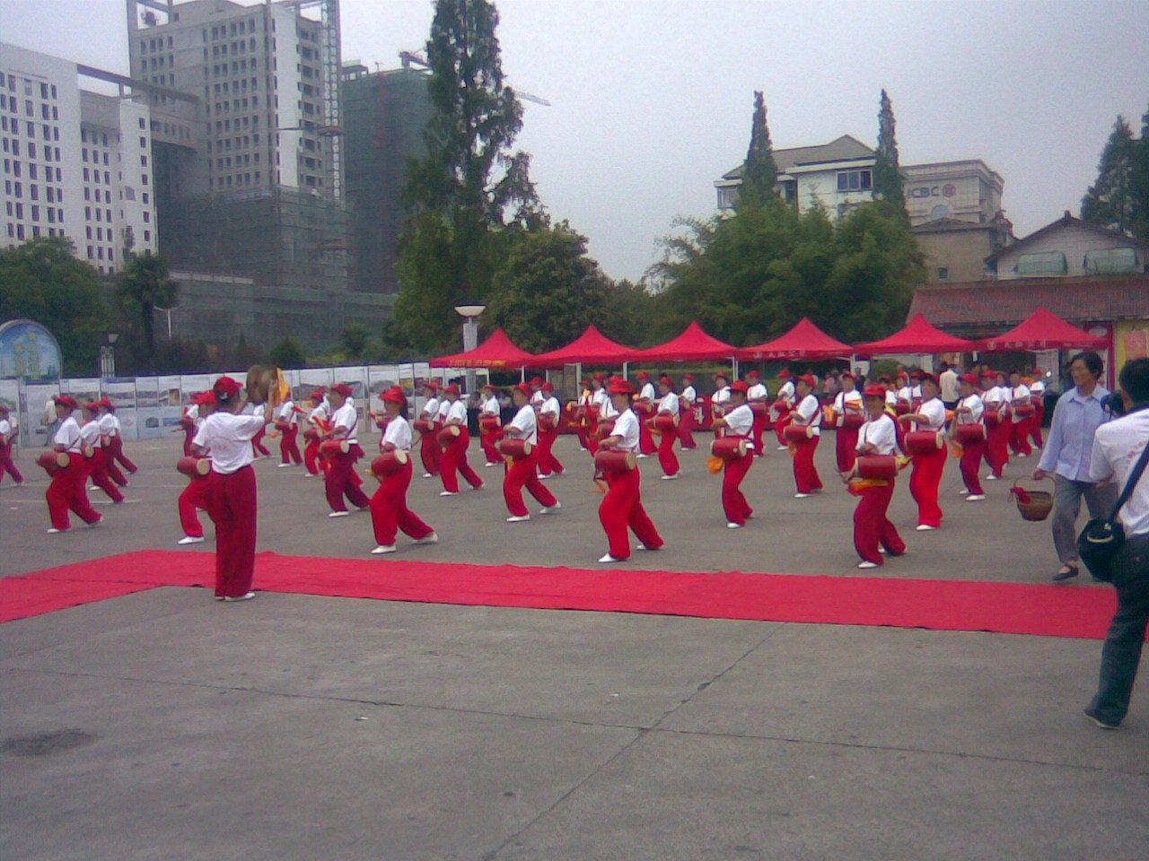 腰鼓队.jpg