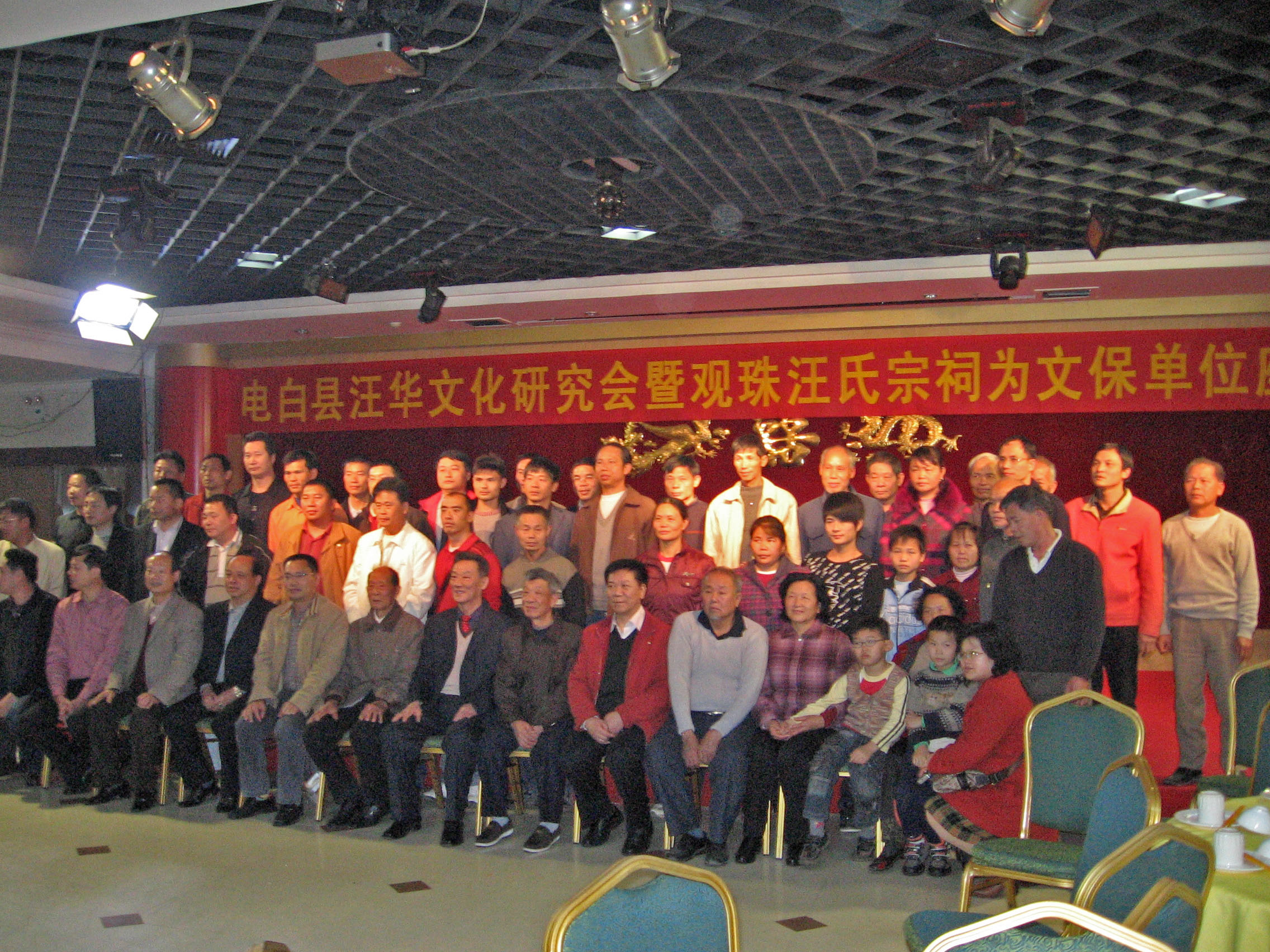 座谈会.jpg