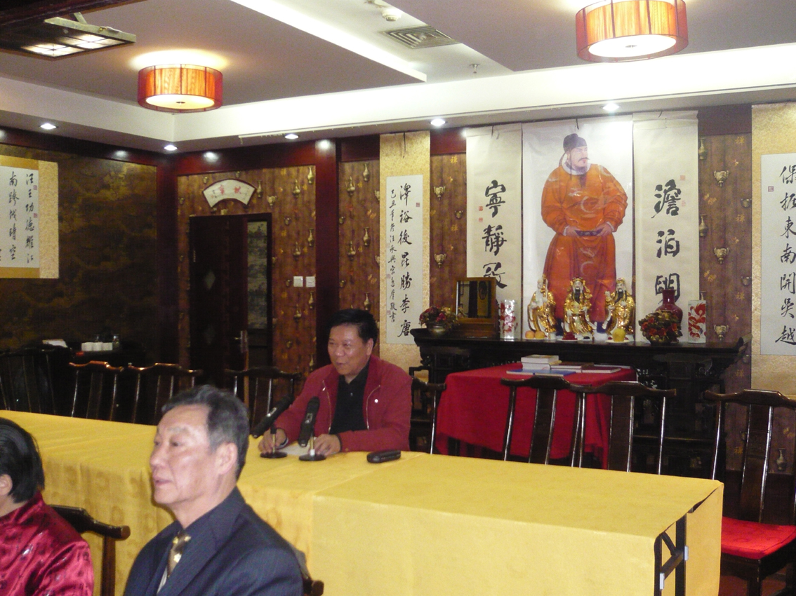 08会长做年度报告p.jpg
