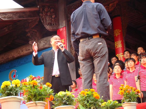 汪书记领唱