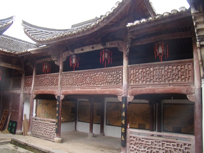 右厢房